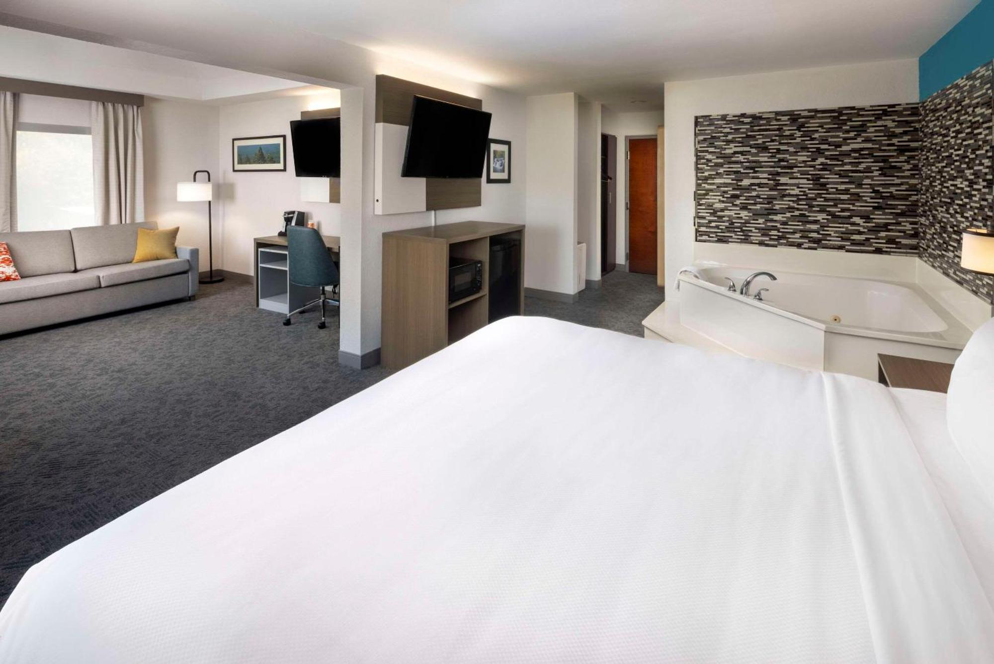 Comfort Inn & Suites Dahlonega University Area Kültér fotó